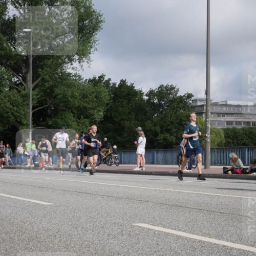 29.06.2025 - hella hamburg halbmarathon Luisa Fischer http://msf.ph/oto/8448195 29.06.2025 09:48:17 Kennedybrücke 17213, 17768, 1902, 345, 16148, 1894, 4463, 4812, 6495, 7055, 8062, 9345 meine-sportfotos.de