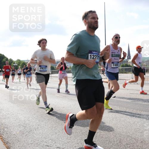 29.06.2025 - hella hamburg halbmarathon Lena Gebhardt http://msf.ph/oto/8448208 29.06.2025 09:53:42 Lombardsbrücke 4140, 2937, 5532, 5362, 12271, 7480, 172, 1098, 1466, 1558, 1750, 1759, 2270, 2365, 2402, 2516, 2623, 2823, 2890, 2937, 3004, 3146, 3186, 3414, 4091, 4140, 4247, 4310, 4553, 4949, 5022, 5115, 5362, 5460, 5532, 5623, 5624, 5650, 5692, 6071, 6203, 6282, 6309, 6375, 6388, 6460, 6575, 6903, 7167, 7204, 7322, 7385, 7448, 7450, 7480, 7734, 7765, 8023, 8269, 9030, 9043, 9126, 9626, 9633, 9723, 9965, 10792, 11077, 11936, 13009 meine-sportfotos.de