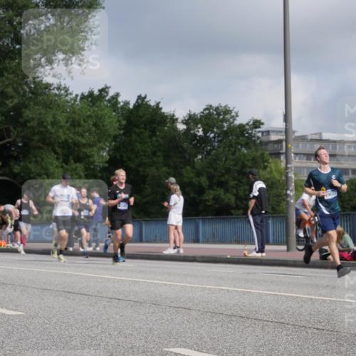 29.06.2025 - hella hamburg halbmarathon Luisa Fischer http://msf.ph/oto/8448210 29.06.2025 09:48:17 Kennedybrücke 1776, 9345, 9022, 1894, 4463, 4812, 6495, 7055, 8062, 9345 meine-sportfotos.de
