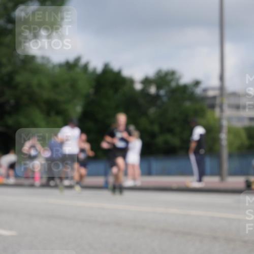 29.06.2025 - hella hamburg halbmarathon Luisa Fischer http://msf.ph/oto/8448214 29.06.2025 09:48:18 Kennedybrücke 4463, 4812, 6495, 7055, 8062, 9345, 10453 meine-sportfotos.de