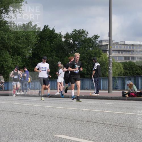29.06.2025 - hella hamburg halbmarathon Luisa Fischer http://msf.ph/oto/8448226 29.06.2025 09:48:18 Kennedybrücke 17213, 17768, 9345, 4463, 4812, 6495, 7055, 8062, 9345, 10453 meine-sportfotos.de