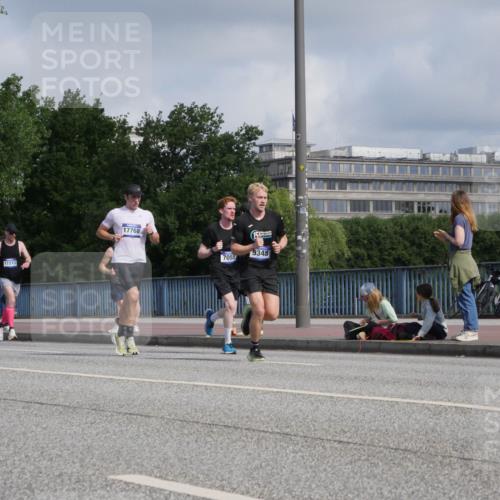 29.06.2025 - hella hamburg halbmarathon Luisa Fischer http://msf.ph/oto/8448237 29.06.2025 09:48:19 Kennedybrücke 17213, 17768, 9345, 7055, 2525, 4463, 4812, 6495, 7055, 9345, 10453 meine-sportfotos.de