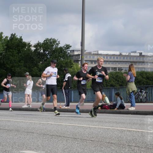 29.06.2025 - hella hamburg halbmarathon Luisa Fischer http://msf.ph/oto/8448249 29.06.2025 09:48:19 Kennedybrücke 4, 16, 768, 7055, 15, 9345, 2525, 4463, 4812, 6495, 7055, 9345, 10453 meine-sportfotos.de