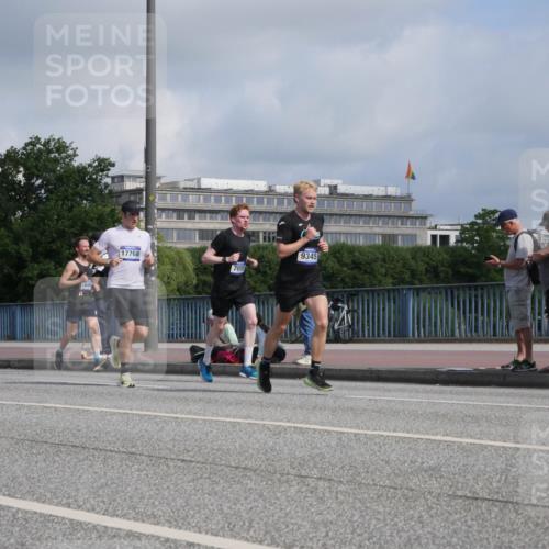 29.06.2025 - hella hamburg halbmarathon Luisa Fischer http://msf.ph/oto/8448259 29.06.2025 09:48:19 Kennedybrücke 17213, 1696, 17768, 7055, 9345, 2525, 4463, 4812, 6495, 7055, 9345, 10453 meine-sportfotos.de