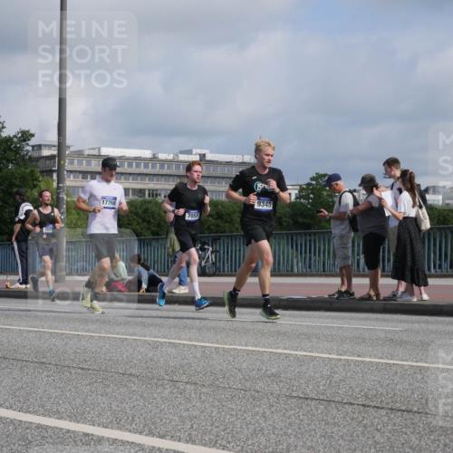 29.06.2025 - hella hamburg halbmarathon Luisa Fischer http://msf.ph/oto/8448273 29.06.2025 09:48:20 Kennedybrücke 17213, 1696, 690, 17768, 7055, 15, 9345, 2525, 4812, 6495, 7055, 9345, 10453 meine-sportfotos.de