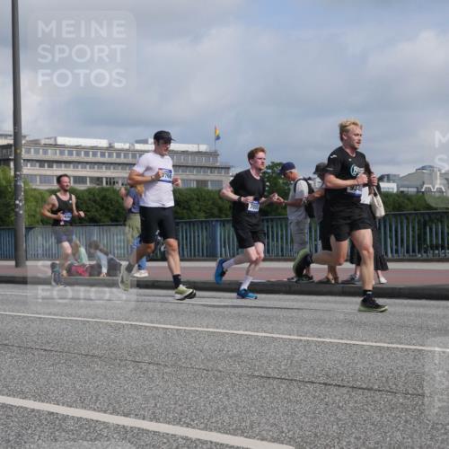 29.06.2025 - hella hamburg halbmarathon Luisa Fischer http://msf.ph/oto/8448285 29.06.2025 09:48:20 Kennedybrücke 696, 7768, 7055, 9349, 2525, 4812, 6495, 7055, 9345, 10453 meine-sportfotos.de