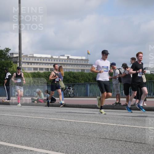 29.06.2025 - hella hamburg halbmarathon Luisa Fischer http://msf.ph/oto/8448301 29.06.2025 09:48:21 Kennedybrücke 17213, 169, 17768, 7055, 2525, 4812, 6495, 7055, 9345, 10453 meine-sportfotos.de