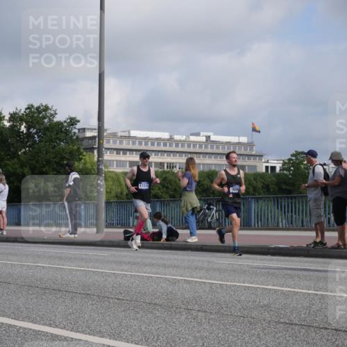 29.06.2025 - hella hamburg halbmarathon Luisa Fischer http://msf.ph/oto/8448316 29.06.2025 09:48:21 Kennedybrücke 17213, 1696, 17768, 2525, 4812, 6495, 7055, 9345, 10453 meine-sportfotos.de