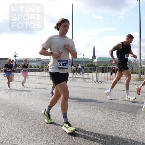 29.06.2025 - hella hamburg halbmarathon Lena Gebhardt http://msf.ph/oto/8448326 29.06.2025 09:53:42 Lombardsbrücke 5532, 2937, 6388, 74, 1098, 1466, 1558, 1750, 1759, 2270, 2365, 2402, 2516, 2623, 2823, 2890, 2937, 3004, 3146, 3186, 3414, 4091, 4140, 4247, 4310, 4553, 4949, 5022, 5115, 5362, 5460, 5532, 5623, 5624, 5650, 5692, 6071, 6203, 6282, 6309, 6375, 6388, 6460, 6575, 6903, 7167, 7204, 7322, 7385, 7448, 7450, 7480, 7734, 7765, 8023, 8269, 9030, 9043, 9126, 9626, 9633, 9723, 9965, 10792, 11077, 11936, 13009 meine-sportfotos.de