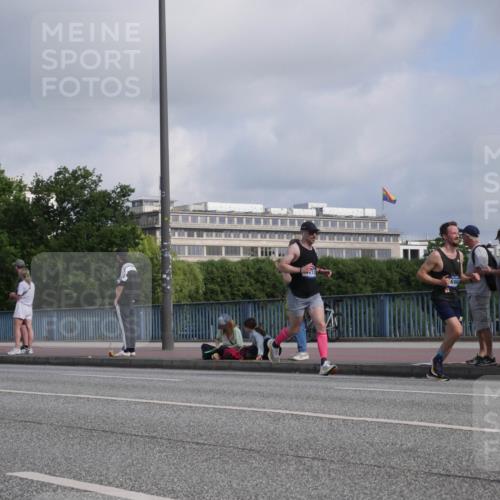 29.06.2025 - hella hamburg halbmarathon Luisa Fischer http://msf.ph/oto/8448329 29.06.2025 09:48:22 Kennedybrücke 11199, 696, 2525, 4812, 6169, 6495, 7055, 7845, 9345, 10453 meine-sportfotos.de