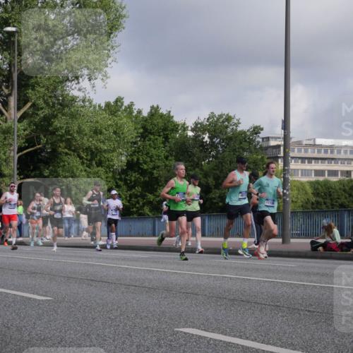 29.06.2025 - hella hamburg halbmarathon Luisa Fischer http://msf.ph/oto/8448350 29.06.2025 09:48:24 Kennedybrücke 15115, 1429, 17056, 4812, 11199, 2525, 4812, 6169, 6495, 7055, 7845, 8784, 9345, 10453 meine-sportfotos.de