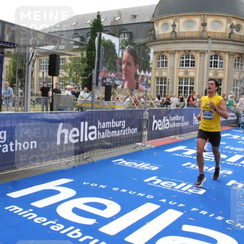 29.06.2025 - hella hamburg halbmarathon Michael Strokosch http://msf.ph/oto/8448356 29.06.2025 10:28:47 Ziel 1953, 2604, 3968, 6090, 10486, 15655, 17428, 18763 meine-sportfotos.de