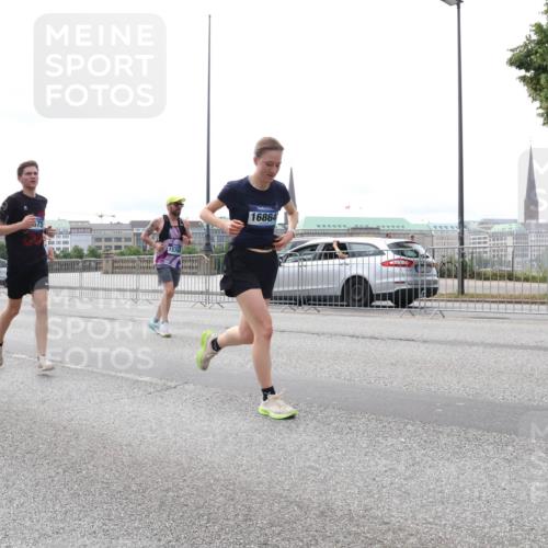 29.06.2025 - hella hamburg halbmarathon Lena Gebhardt http://msf.ph/oto/8448357 29.06.2025 10:30:30 Lombardsbrücke 15938, 75, 1578, 16864, 1059, 1547, 1647, 2569, 2754, 2755, 2901, 3281, 3443, 3573, 4198, 4575, 4819, 6344, 6556, 6598, 6616, 6626, 7071, 7120, 9830, 10880, 11984, 12349, 12350, 12460, 12461, 12504, 12687, 12688, 12710, 13418, 14216, 14304, 14421, 15299, 15757, 15789, 15938, 16182, 16504, 16601, 16604, 16735, 16769, 16791, 16864, 18046, 18362, 18503, 18671, 18795, 18860 meine-sportfotos.de