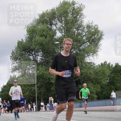 29.06.2025 - hella hamburg halbmarathon Luisa Fischer http://msf.ph/oto/8448363 29.06.2025 10:30:36 Kennedybrücke 13678, 0205, 5495, 2643, 4509, 5177, 5495, 7314, 7978, 8085, 8215, 10205 meine-sportfotos.de