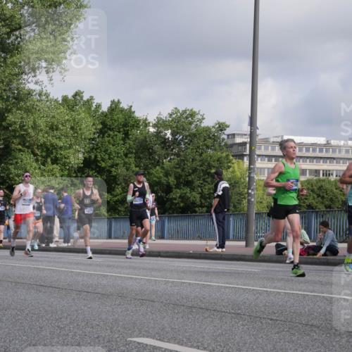 29.06.2025 - hella hamburg halbmarathon Luisa Fischer http://msf.ph/oto/8448403 29.06.2025 09:48:25 Kennedybrücke 15115, 18235, 6169, 1429, 56, 4812, 11199, 2525, 4812, 6169, 6495, 7845, 8784, 10453 meine-sportfotos.de