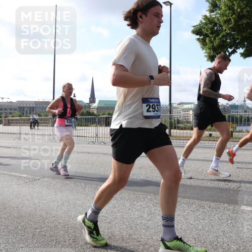 29.06.2025 - hella hamburg halbmarathon Lena Gebhardt http://msf.ph/oto/8448405 29.06.2025 09:53:43 Lombardsbrücke 7385, 5362, 2937, 1098, 1466, 1558, 1750, 1759, 2270, 2365, 2402, 2516, 2623, 2823, 2890, 2937, 3004, 3146, 3186, 3414, 4091, 4140, 4247, 4310, 4553, 4949, 5022, 5115, 5362, 5460, 5532, 5624, 5650, 5692, 6071, 6203, 6282, 6309, 6375, 6388, 6460, 6575, 6903, 7167, 7204, 7322, 7385, 7448, 7450, 7480, 7734, 7765, 8023, 8269, 9030, 9043, 9105, 9126, 9626, 9633, 9723, 9965, 10792, 11077, 11936, 13009 meine-sportfotos.de