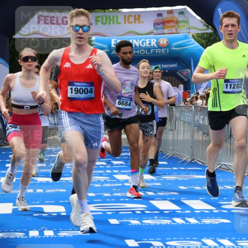 29.06.2025 - hella hamburg halbmarathon Strokosch-Dieckow http://msf.ph/oto/8448415 29.06.2025 10:38:44 Ziel 2296, 2719, 4148, 5248, 6684, 8450, 9264, 9403, 9540, 10218, 11055, 11281, 11282, 12772, 13755, 13800, 14093, 15372, 18188, 19004 meine-sportfotos.de