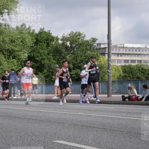 29.06.2025 - hella hamburg halbmarathon Luisa Fischer http://msf.ph/oto/8448422 29.06.2025 09:48:26 Kennedybrücke 7845, 15115, 1429, 252, 18235, 2525, 3843, 4812, 6169, 6495, 7845, 8784, 10453 meine-sportfotos.de