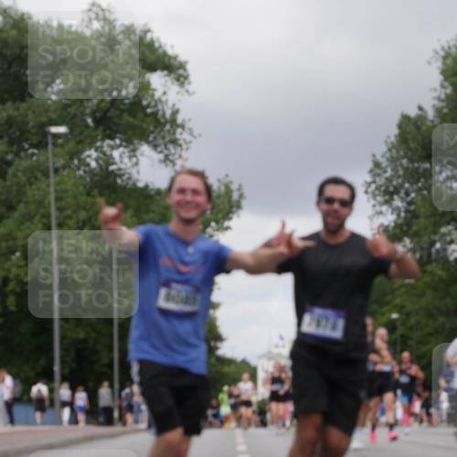 29.06.2025 - hella hamburg halbmarathon Luisa Fischer http://msf.ph/oto/8448426 29.06.2025 10:30:40 Kennedybrücke 7676, 2080, 2643, 5369, 5495, 7314, 7944, 7978, 8085, 8215, 9567 meine-sportfotos.de