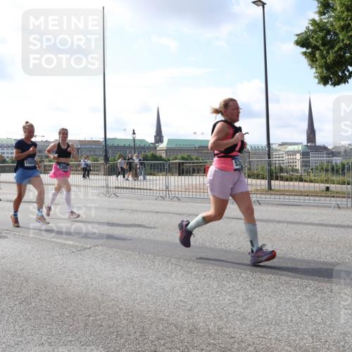 29.06.2025 - hella hamburg halbmarathon Lena Gebhardt http://msf.ph/oto/8448446 29.06.2025 09:53:43 Lombardsbrücke 5532, 15851, 53, 1098, 1466, 1558, 1750, 1759, 2270, 2365, 2402, 2516, 2623, 2823, 2890, 2937, 3004, 3146, 3186, 3414, 4091, 4140, 4247, 4310, 4553, 4949, 5022, 5115, 5362, 5460, 5532, 5624, 5650, 5692, 6071, 6203, 6282, 6309, 6375, 6388, 6460, 6575, 6903, 7167, 7204, 7322, 7385, 7448, 7450, 7480, 7734, 7765, 8023, 8269, 9030, 9043, 9105, 9126, 9626, 9633, 9723, 9965, 10792, 11077, 11936, 13009 meine-sportfotos.de