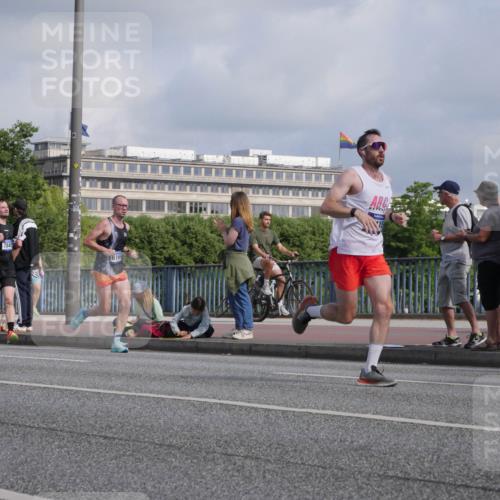 29.06.2025 - hella hamburg halbmarathon Luisa Fischer http://msf.ph/oto/8448473 29.06.2025 09:48:29 Kennedybrücke 7845, 6169, 15, 2525, 3809, 3843, 3955, 4812, 5042, 6169, 6495, 7845, 8784, 8956, 10453 meine-sportfotos.de