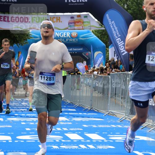 29.06.2025 - hella hamburg halbmarathon Strokosch-Dieckow http://msf.ph/oto/8448485 29.06.2025 10:38:42 Ziel 2296, 2719, 4148, 5248, 6684, 8450, 9264, 9403, 9540, 10218, 11055, 11281, 11282, 12772, 13755, 13800, 14093, 15372, 17154, 18188, 19004 meine-sportfotos.de