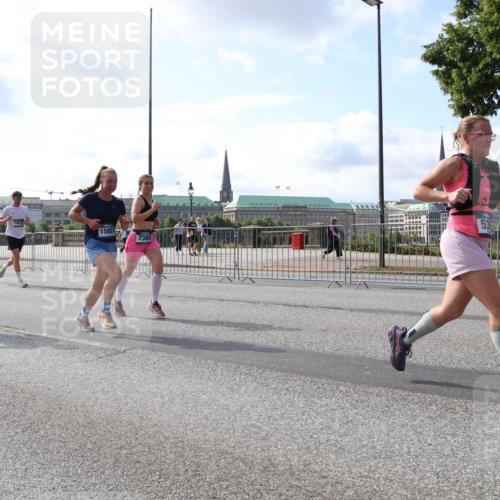 29.06.2025 - hella hamburg halbmarathon Lena Gebhardt http://msf.ph/oto/8448505 29.06.2025 09:53:43 Lombardsbrücke 5532, 15851, 7385, 1098, 1466, 1558, 1750, 1759, 2270, 2365, 2402, 2516, 2623, 2823, 2890, 2937, 3004, 3146, 3186, 3414, 4091, 4140, 4247, 4310, 4553, 4949, 5022, 5115, 5362, 5460, 5532, 5624, 5650, 5692, 6071, 6203, 6282, 6309, 6375, 6388, 6460, 6575, 6903, 7167, 7204, 7322, 7385, 7448, 7450, 7480, 7734, 7765, 8023, 8269, 9030, 9043, 9105, 9126, 9626, 9633, 9723, 9965, 10792, 11077, 11936, 13009 meine-sportfotos.de