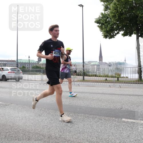 29.06.2025 - hella hamburg halbmarathon Lena Gebhardt http://msf.ph/oto/8448515 29.06.2025 10:30:31 Lombardsbrücke 15938, 4575, 157, 1059, 1547, 1647, 2569, 2754, 2755, 2901, 3281, 3443, 3573, 4198, 4575, 4819, 6344, 6556, 6598, 6616, 6626, 7071, 7120, 9830, 10880, 11984, 12349, 12350, 12460, 12461, 12504, 12687, 12688, 12710, 13418, 14216, 14304, 14421, 15299, 15757, 15789, 15938, 16182, 16504, 16601, 16604, 16735, 16769, 16791, 16864, 18046, 18362, 18503, 18671, 18795, 18860 meine-sportfotos.de