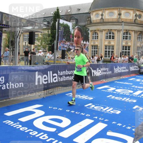 29.06.2025 - hella hamburg halbmarathon Michael Strokosch http://msf.ph/oto/8448517 29.06.2025 10:28:51 Ziel 2604, 10486, 17428, 18763 meine-sportfotos.de