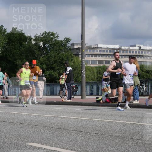 29.06.2025 - hella hamburg halbmarathon Luisa Fischer http://msf.ph/oto/8448522 29.06.2025 09:48:32 Kennedybrücke 5042, 8784, 3843, 1856, 185, 2525, 3809, 3843, 3955, 5042, 6169, 7845, 8784, 8956, 10298 meine-sportfotos.de