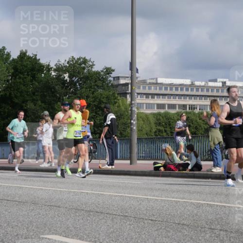 29.06.2025 - hella hamburg halbmarathon Luisa Fischer http://msf.ph/oto/8448530 29.06.2025 09:48:32 Kennedybrücke 5042, 14, 8784, 843, 18562, 2525, 3809, 3843, 3955, 5042, 6169, 7845, 8784, 8956, 10298 meine-sportfotos.de