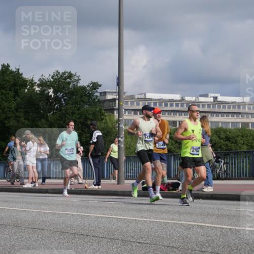 29.06.2025 - hella hamburg halbmarathon Luisa Fischer http://msf.ph/oto/8448540 29.06.2025 09:48:33 Kennedybrücke 5042, 14276, 3843, 8784, 3809, 3843, 3955, 5042, 6169, 7845, 8784, 8956, 10298 meine-sportfotos.de