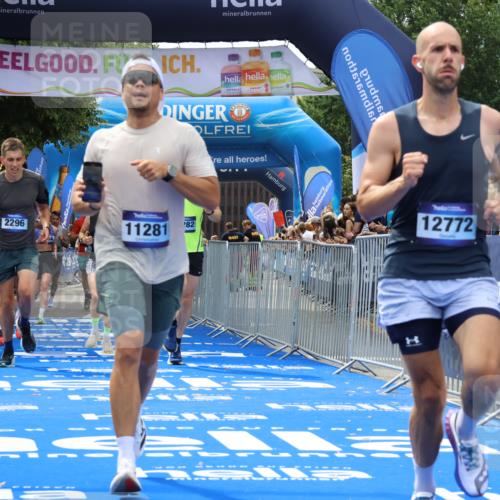29.06.2025 - hella hamburg halbmarathon Strokosch-Dieckow http://msf.ph/oto/8448550 29.06.2025 10:38:42 Ziel 2296, 2719, 4148, 5248, 6684, 8450, 9264, 9403, 9540, 10218, 11055, 11281, 11282, 12772, 13755, 13800, 14093, 15372, 17154, 18188, 19004 meine-sportfotos.de