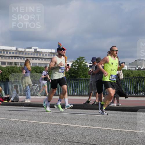 29.06.2025 - hella hamburg halbmarathon Luisa Fischer http://msf.ph/oto/8448554 29.06.2025 09:48:34 Kennedybrücke 14276, 5042, 8784, 3809, 3843, 3955, 5042, 6169, 7845, 8784, 8956, 10298 meine-sportfotos.de