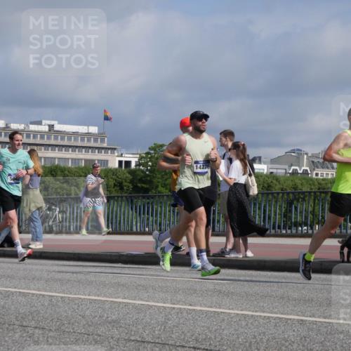 29.06.2025 - hella hamburg halbmarathon Luisa Fischer http://msf.ph/oto/8448561 29.06.2025 09:48:35 Kennedybrücke 5042, 14276, 8784, 3809, 3843, 3955, 5042, 6169, 7845, 8784, 8956, 10298 meine-sportfotos.de