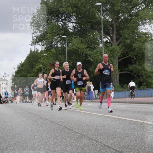 29.06.2025 - hella hamburg halbmarathon Luisa Fischer http://msf.ph/oto/8448564 29.06.2025 10:30:47 Kennedybrücke 16838, 9567, 2080, 1793, 2080, 5369, 5825, 7234, 7944, 8215, 9567 meine-sportfotos.de