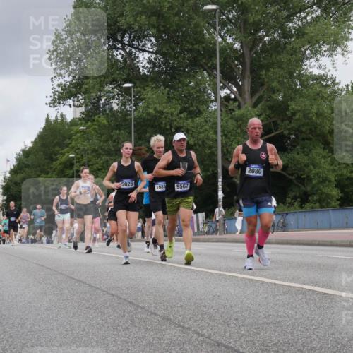 29.06.2025 - hella hamburg halbmarathon Luisa Fischer http://msf.ph/oto/8448569 29.06.2025 10:30:47 Kennedybrücke 2080, 5825, 1683, 9567, 1793, 2080, 5369, 5825, 7234, 7944, 8215, 9567 meine-sportfotos.de