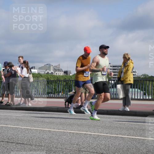 29.06.2025 - hella hamburg halbmarathon Luisa Fischer http://msf.ph/oto/8448586 29.06.2025 09:48:36 Kennedybrücke 5042, 3843, 42, 3809, 3843, 3955, 5042, 8784, 8956, 10298 meine-sportfotos.de