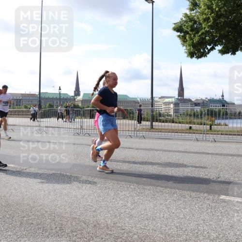 29.06.2025 - hella hamburg halbmarathon Lena Gebhardt http://msf.ph/oto/8448589 29.06.2025 09:53:44 Lombardsbrücke 5532, 1098, 1466, 1558, 1750, 1759, 2270, 2365, 2402, 2516, 2623, 2823, 2890, 2937, 3004, 3146, 3186, 3414, 4091, 4140, 4247, 4310, 4553, 4949, 5022, 5115, 5362, 5460, 5528, 5532, 5624, 5650, 5692, 6071, 6203, 6282, 6309, 6375, 6388, 6460, 6575, 6903, 7167, 7204, 7322, 7385, 7448, 7480, 7734, 7765, 8023, 8269, 9030, 9043, 9105, 9126, 9626, 9633, 9723, 9965, 10792, 11077, 11936, 13009 meine-sportfotos.de