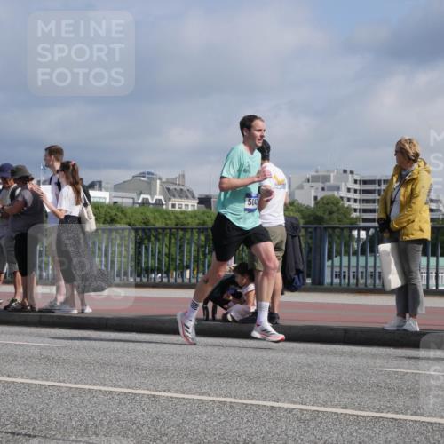 29.06.2025 - hella hamburg halbmarathon Luisa Fischer http://msf.ph/oto/8448607 29.06.2025 09:48:37 Kennedybrücke 5042, 3809, 3843, 3955, 5042, 8784, 8956, 10298 meine-sportfotos.de