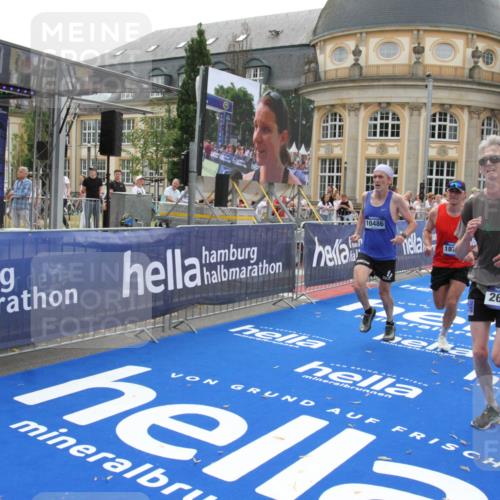 29.06.2025 - hella hamburg halbmarathon Michael Strokosch http://msf.ph/oto/8448608 29.06.2025 10:28:53 Ziel 2604, 10486, 17428, 18763 meine-sportfotos.de