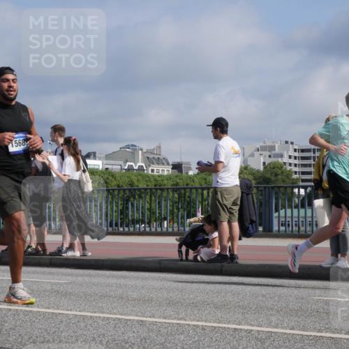 29.06.2025 - hella hamburg halbmarathon Luisa Fischer http://msf.ph/oto/8448620 29.06.2025 09:48:37 Kennedybrücke 1568, 5042, 3809, 3843, 3955, 5042, 8784, 8956, 10298 meine-sportfotos.de