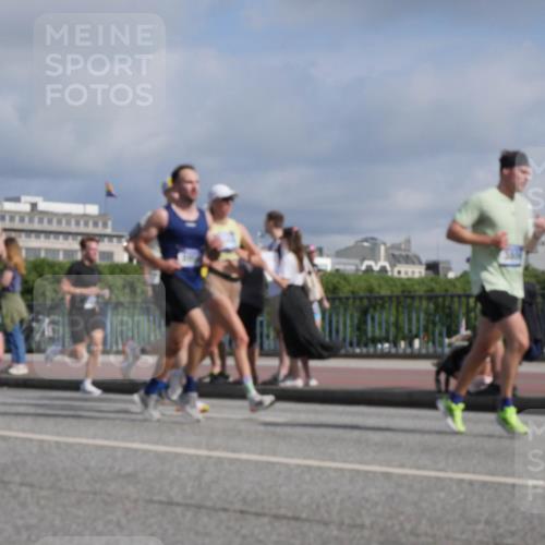 29.06.2025 - hella hamburg halbmarathon Luisa Fischer http://msf.ph/oto/8448654 29.06.2025 09:48:38 Kennedybrücke 3809, 3843, 3955, 5042, 7901, 8956, 10298 meine-sportfotos.de