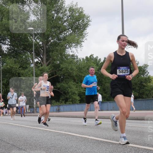 29.06.2025 - hella hamburg halbmarathon Luisa Fischer http://msf.ph/oto/8448655 29.06.2025 10:30:51 Kennedybrücke 17, 766, 18097, 5825, 1148, 1793, 2080, 4372, 5369, 5825, 7234, 8327, 9567 meine-sportfotos.de