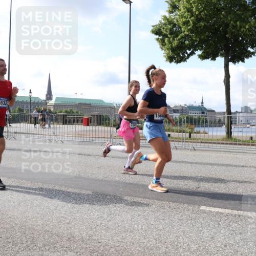 29.06.2025 - hella hamburg halbmarathon Lena Gebhardt http://msf.ph/oto/8448668 29.06.2025 09:53:44 Lombardsbrücke 5532, 738, 1583, 1098, 1466, 1558, 1750, 1759, 2270, 2365, 2402, 2516, 2623, 2823, 2890, 2937, 3004, 3146, 3186, 3414, 4091, 4140, 4247, 4310, 4553, 4949, 5022, 5115, 5362, 5460, 5528, 5532, 5624, 5650, 5692, 6071, 6203, 6282, 6309, 6375, 6388, 6460, 6575, 6903, 7167, 7204, 7322, 7385, 7448, 7480, 7734, 7765, 8023, 8269, 9030, 9043, 9105, 9126, 9626, 9633, 9723, 9965, 10792, 11077, 11936, 13009 meine-sportfotos.de