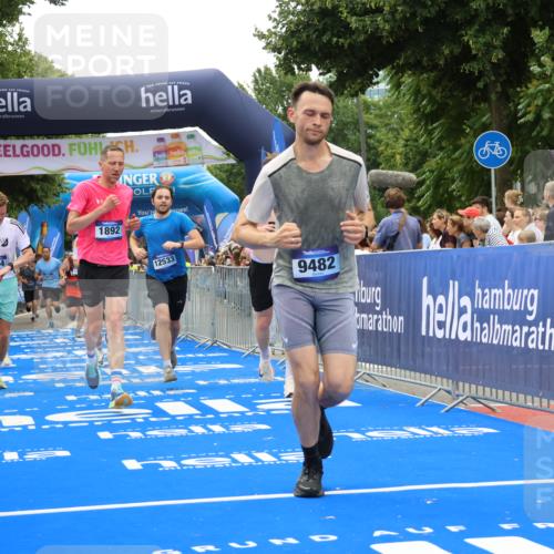 29.06.2025 - hella hamburg halbmarathon Strokosch-Dieckow http://msf.ph/oto/8448671 29.06.2025 10:48:46 Ziel 1094, 1884, 1892, 2442, 9482, 9661, 11519, 12421, 12533, 13009, 13976, 14511, 15309, 15384, 16653, 17007, 17127, 18873 meine-sportfotos.de