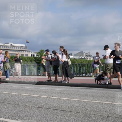 29.06.2025 - hella hamburg halbmarathon Luisa Fischer http://msf.ph/oto/8448691 29.06.2025 09:48:40 Kennedybrücke 16507, 14699, 3809, 3955, 5042, 7534, 7901, 8956, 10298 meine-sportfotos.de