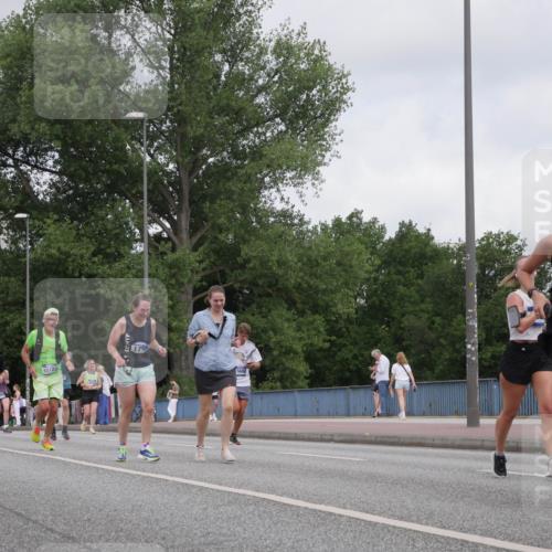 29.06.2025 - hella hamburg halbmarathon Luisa Fischer http://msf.ph/oto/8448702 29.06.2025 10:30:54 Kennedybrücke 1401, 14021, 15123, 18805, 1148, 1793, 4372, 5825, 7234, 8327 meine-sportfotos.de