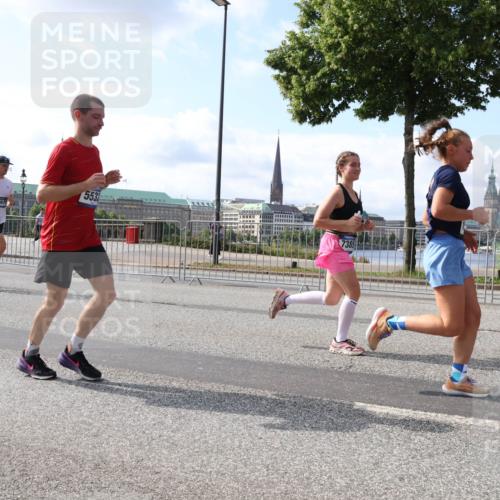 29.06.2025 - hella hamburg halbmarathon Lena Gebhardt http://msf.ph/oto/8448755 29.06.2025 09:53:45 Lombardsbrücke 16677, 5532, 7385, 1098, 1466, 1558, 1750, 1759, 2270, 2365, 2402, 2516, 2623, 2823, 2890, 2937, 3004, 3146, 3186, 3414, 4091, 4140, 4235, 4247, 4310, 4949, 5022, 5115, 5362, 5460, 5528, 5532, 5624, 5650, 5692, 6071, 6282, 6309, 6375, 6388, 6460, 6575, 6903, 7167, 7322, 7385, 7448, 7480, 7734, 7765, 8023, 8269, 9030, 9043, 9105, 9126, 9619, 9626, 9633, 9723, 9965, 10792, 11077, 11936, 13009 meine-sportfotos.de