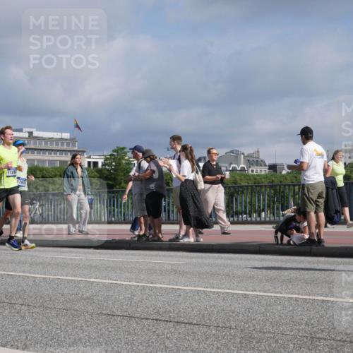 29.06.2025 - hella hamburg halbmarathon Luisa Fischer http://msf.ph/oto/8448776 29.06.2025 09:48:44 Kennedybrücke 11282, 17826, 4477, 7534, 7901, 10298 meine-sportfotos.de
